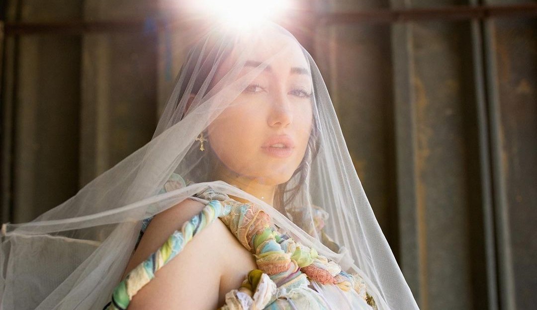 Noah Cyrus, irmã de Miley Cyrus, fala sobre vício em ansiolítico