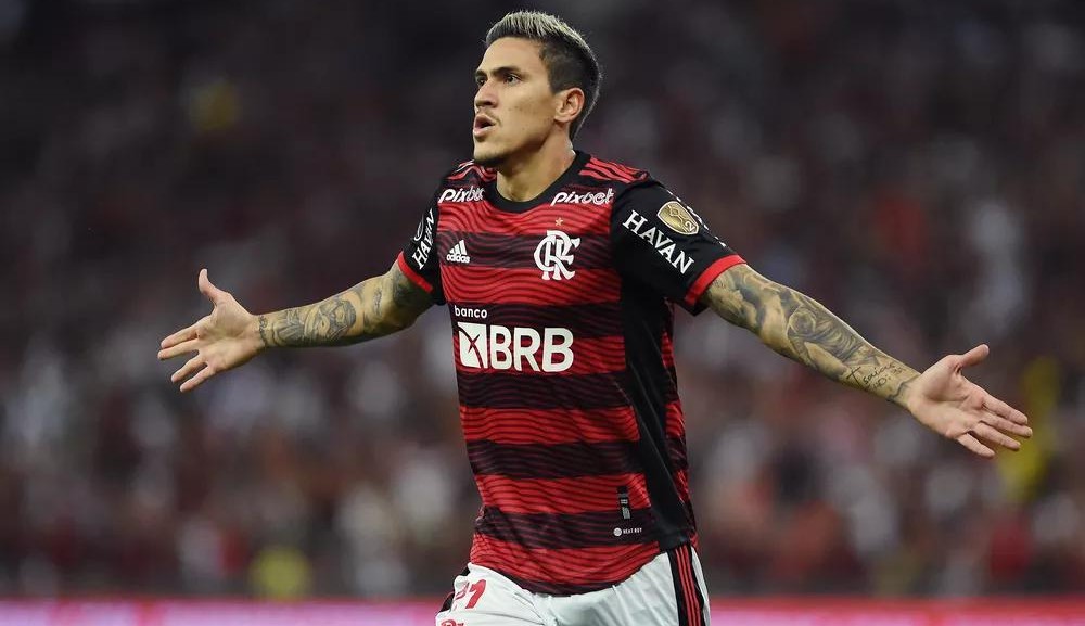 Flamengo aplica goleada em noite mágica de Pedro no Maracanã e confirma confronto nas quartas de finais