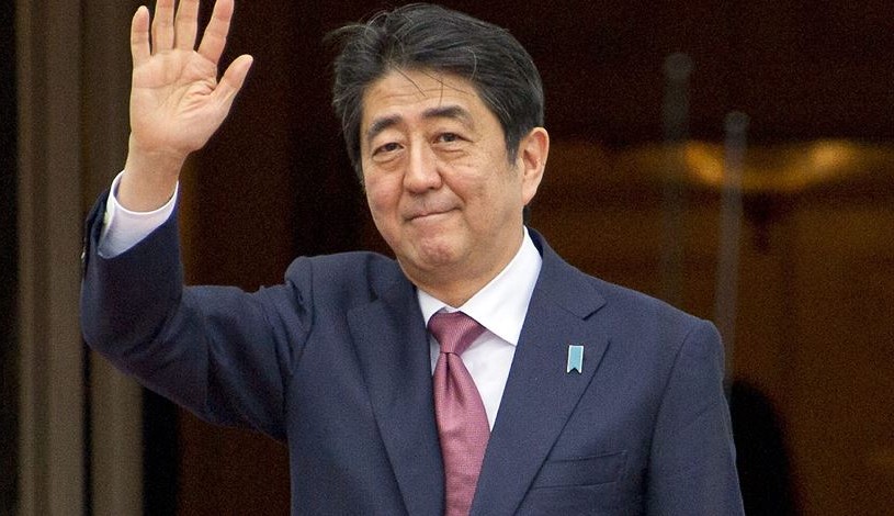 Ex-primeiro ministro do Japão morre após ser baleado durante discurso 