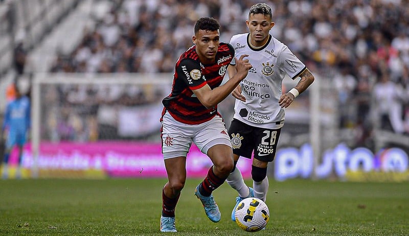 Corinthians vence o Flamengo e retorna à vice liderança do Brasileirão