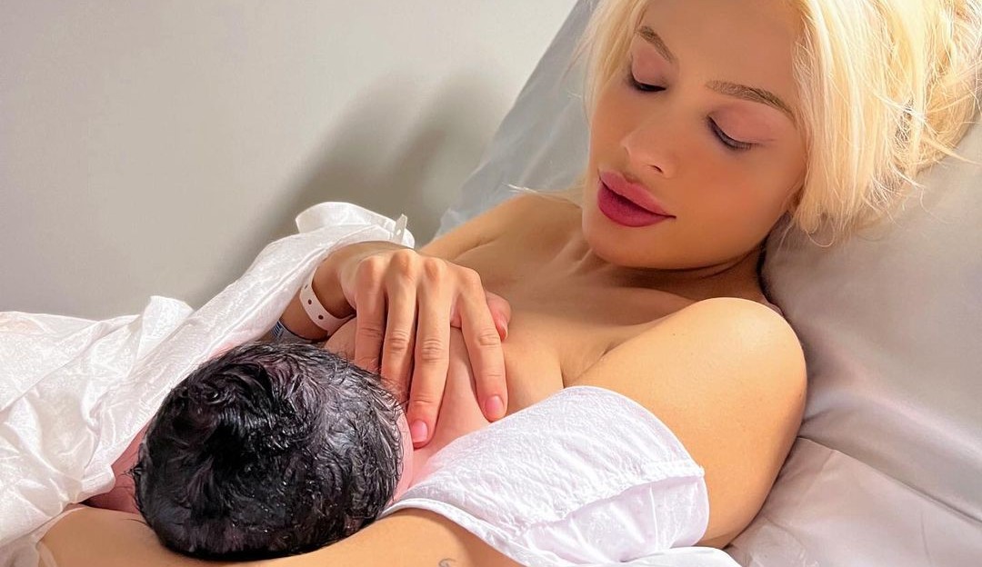 Karoline Lima publica vídeo do nascimento da sua filha cecília