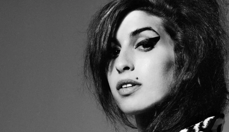 Diretora de 50 Tons de Cinza comandará cinebiografia de Amy Winehouse