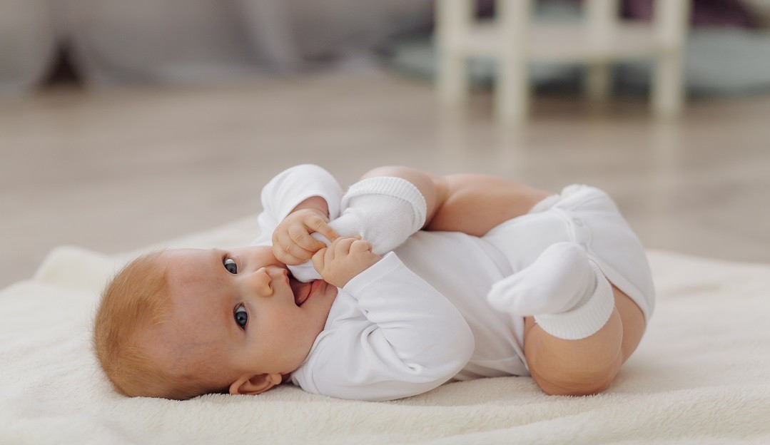 Veja de que forma lavar o nariz do bebê para evitar crises de alergias e congestão