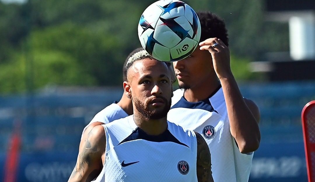 Novo técnico do PSG defende Neymar e espera usá-lo como meia