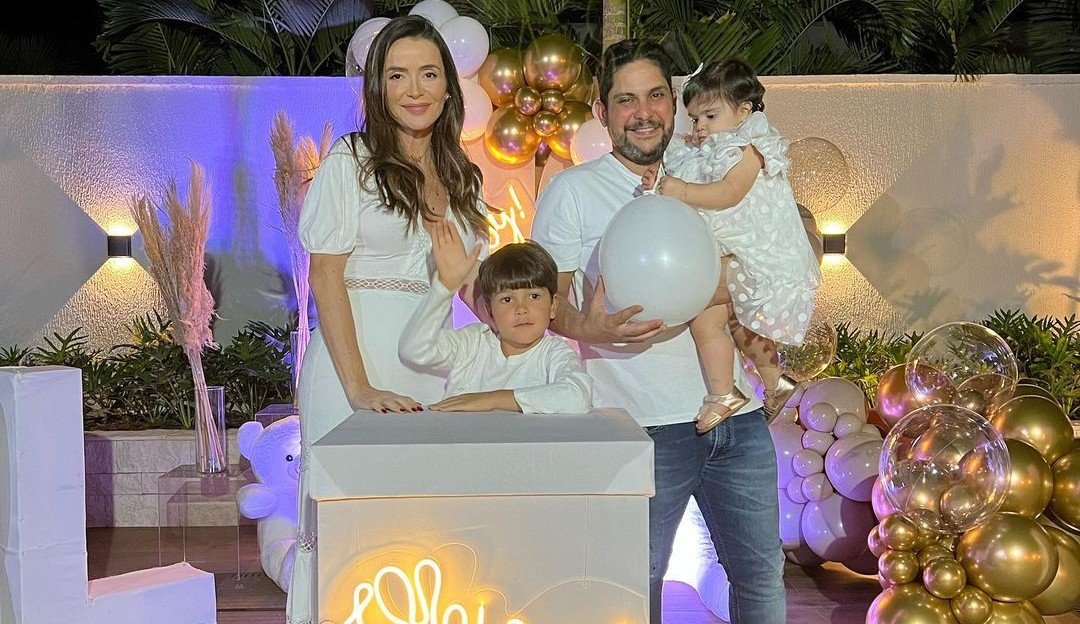 O casal Jorge e Rachel Boscatti anunciam sexo do bebê, nas redes sociais 