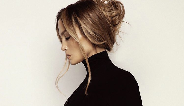Jennifer Lopez aparece sensual em seu Instagram