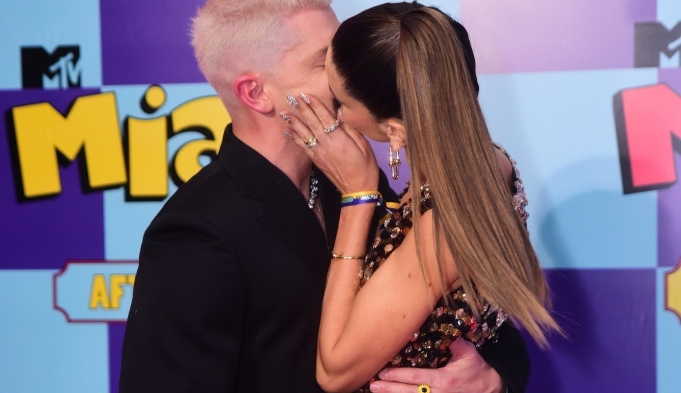 Famosos se beijam em After Party do MTV Miaw 2022