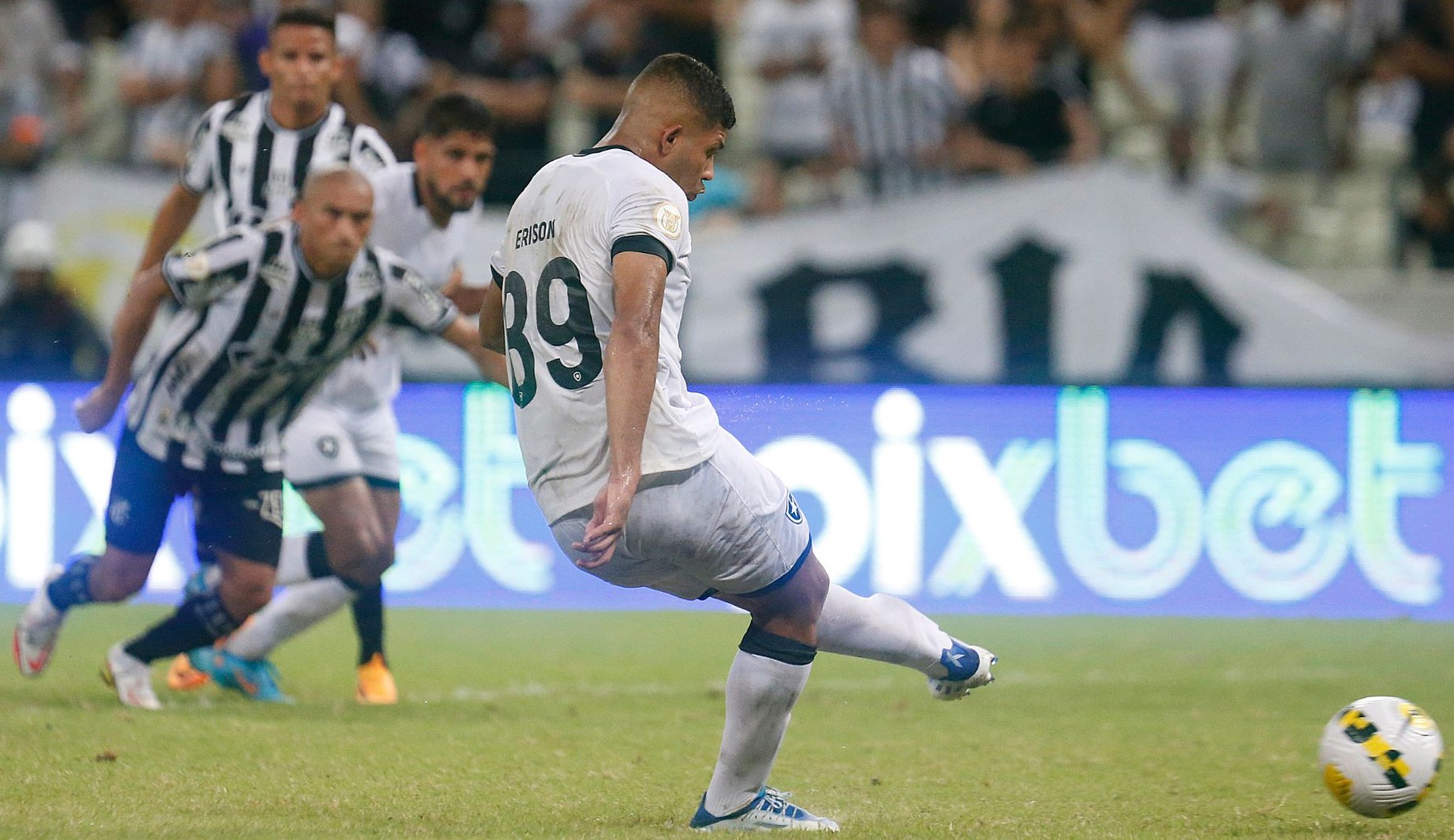 Brasileirão: Botafogo recebe o Ceará em confronto direto