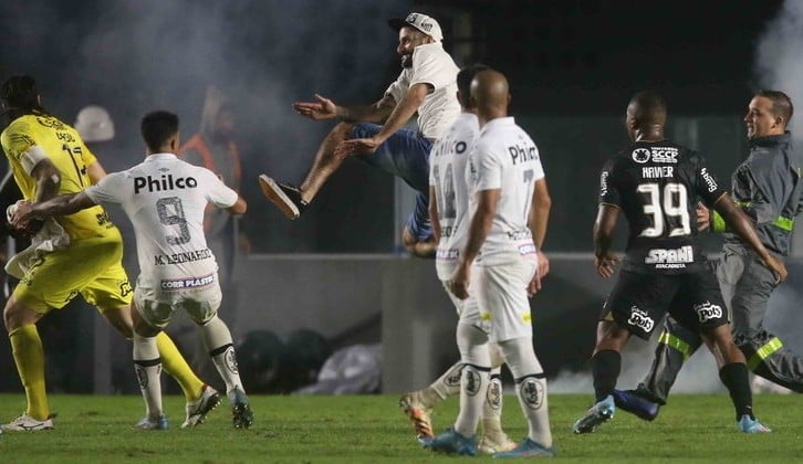 Santos é punido pelo STJD por invasão contra o Corinthians na Vila Belmiro