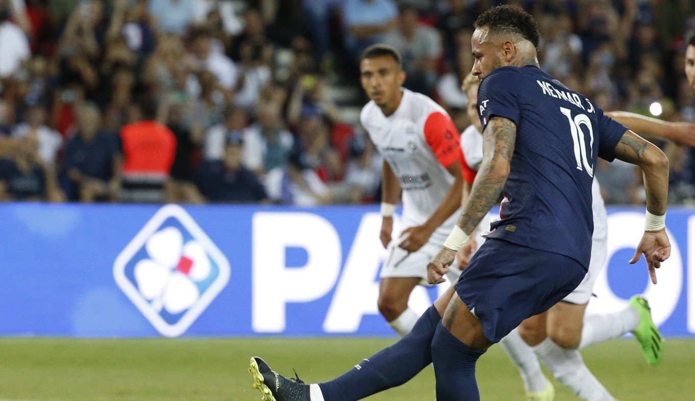 Disputa de pênaltis; Neymar é mais eficiente nas cobranças do que Mbappé