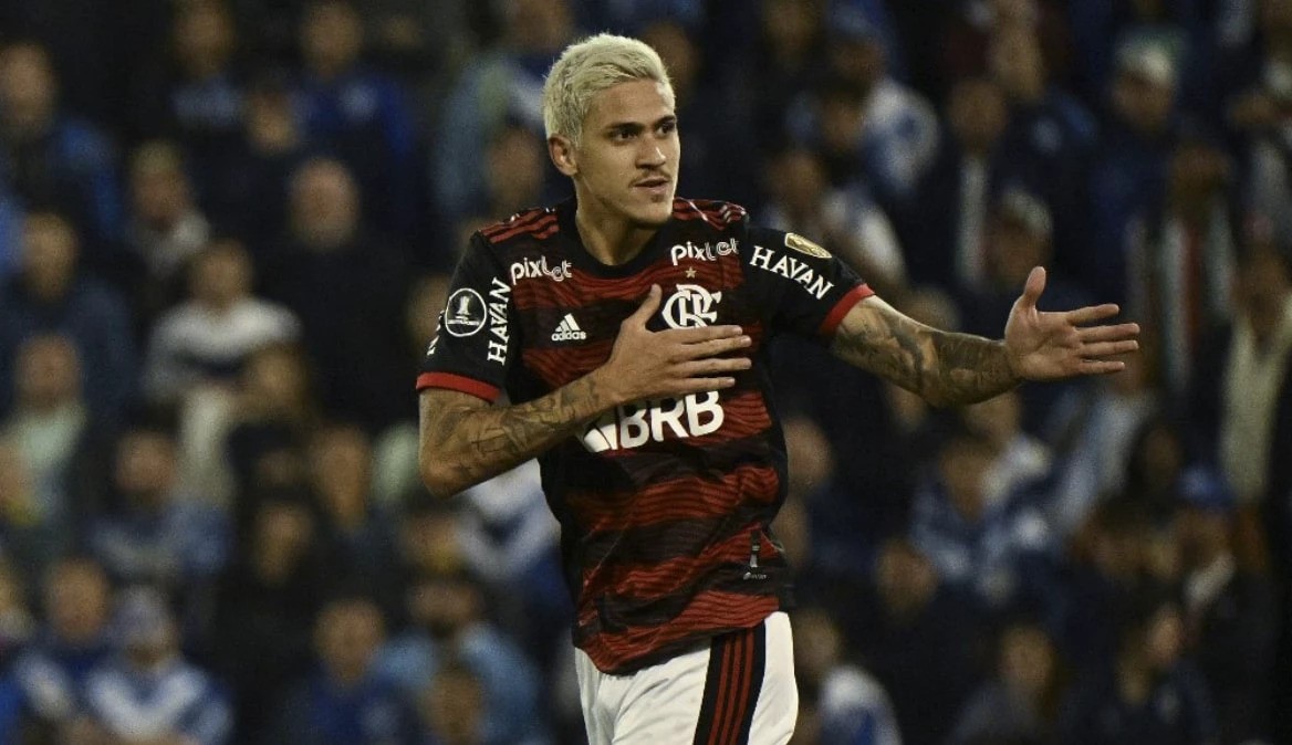Flamengo goleia Vélez com 3 de Pedro e fica perto de final da Libertadores 