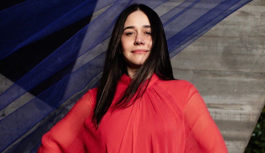 Alessandra Negrini volta ao horário nobre da Globo e fala sobre sexo, política e aparência