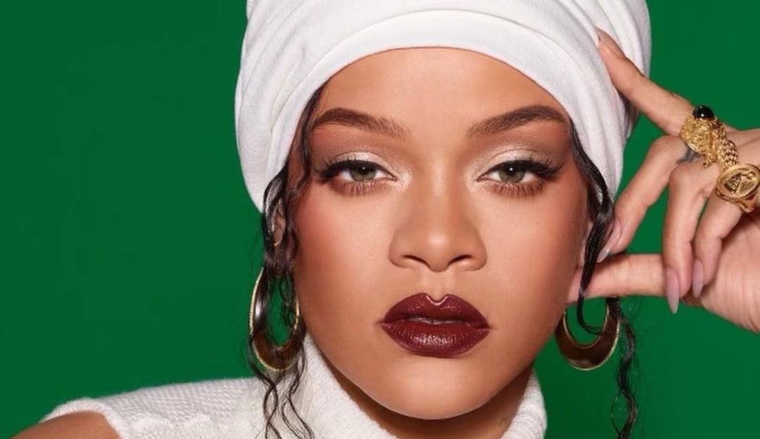 Rihanna anuncia retorno à música e agita a web 