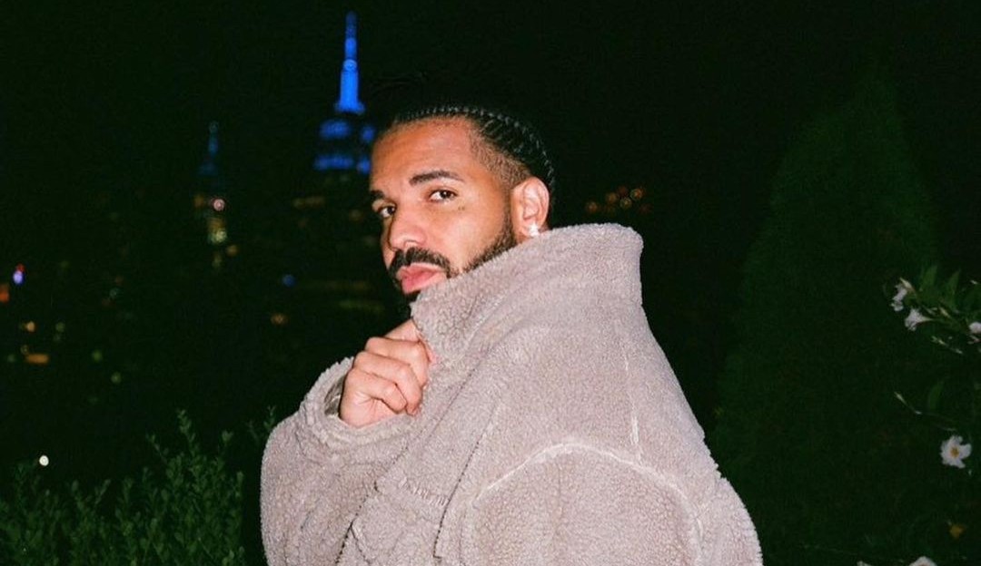 Drake recebe críticas por apagar outros artistas em pôster do Lollapalooza