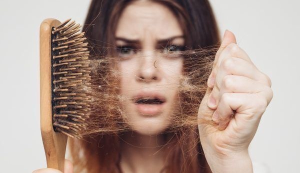 Especialista revela mitos e verdades sobre queda de cabelo