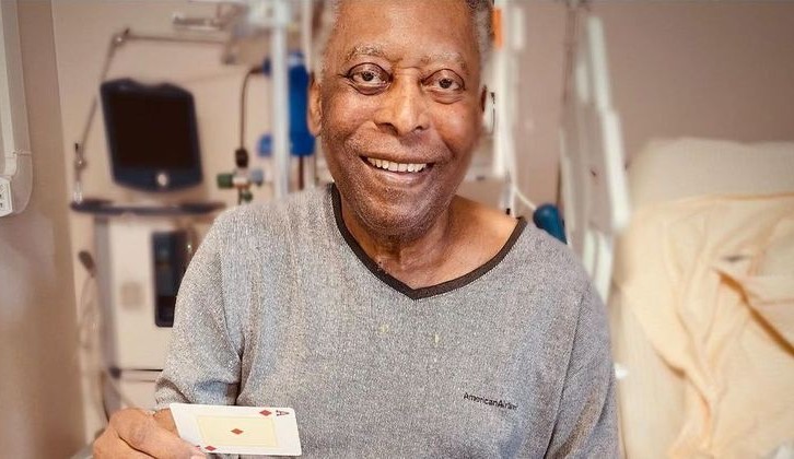 Do hospital, Pelé agradece a homenagem do Catar