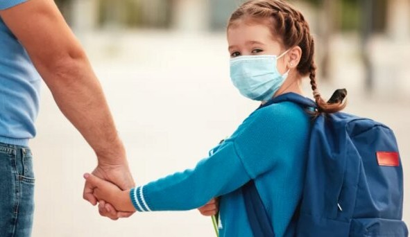 Pediatras orientam comunidade escolar sobre prevenção da varíola dos macacos