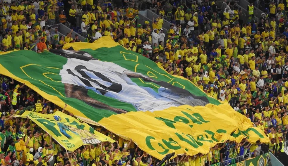 Torcida e jogadores fazem linda homenagem a Pelé no Catar