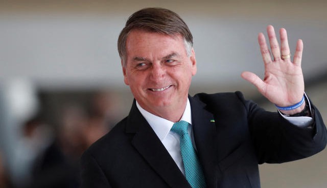 Jair Bolsonaro renova concessão de emissoras de televisão