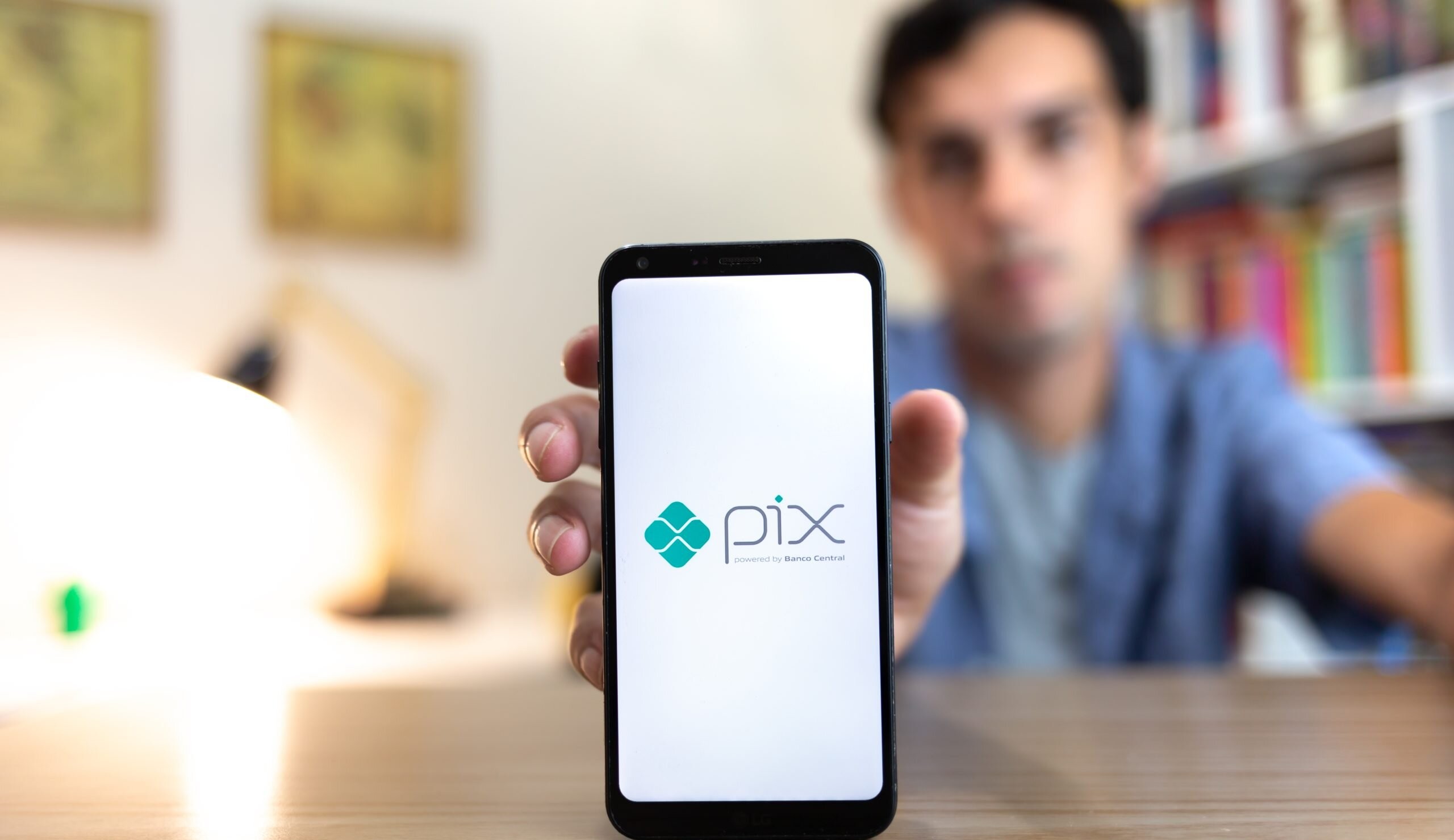 Pix bate recorde ao superar 100 milhões de transações em um dia