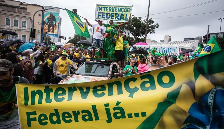 Pesquisa: Maioria dos brasileiros está contra atos golpistas