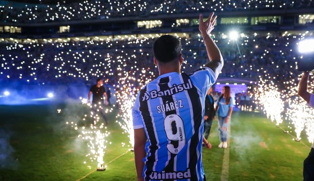 Em noite histórica, Suárez é apresentado para mais de 30 mil torcedores na Arena do Grêmio