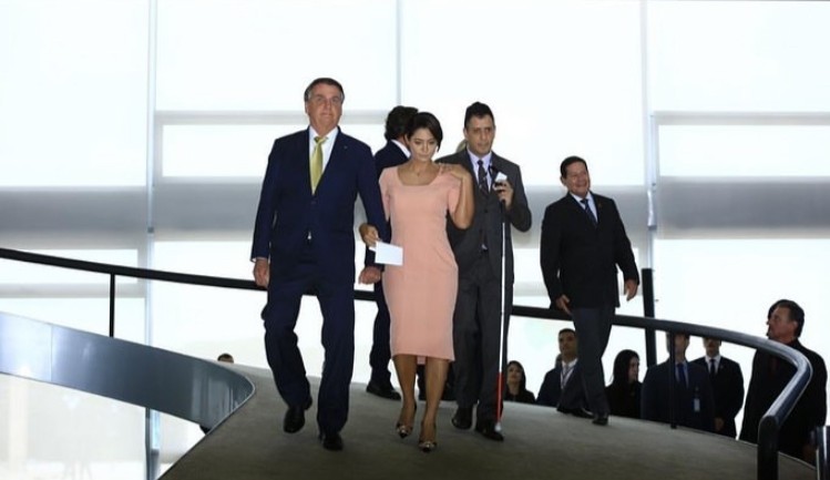 Cai o primeiro sigilo de 100 anos de Bolsonaro; saiba quem visitou a ex primeira-dama