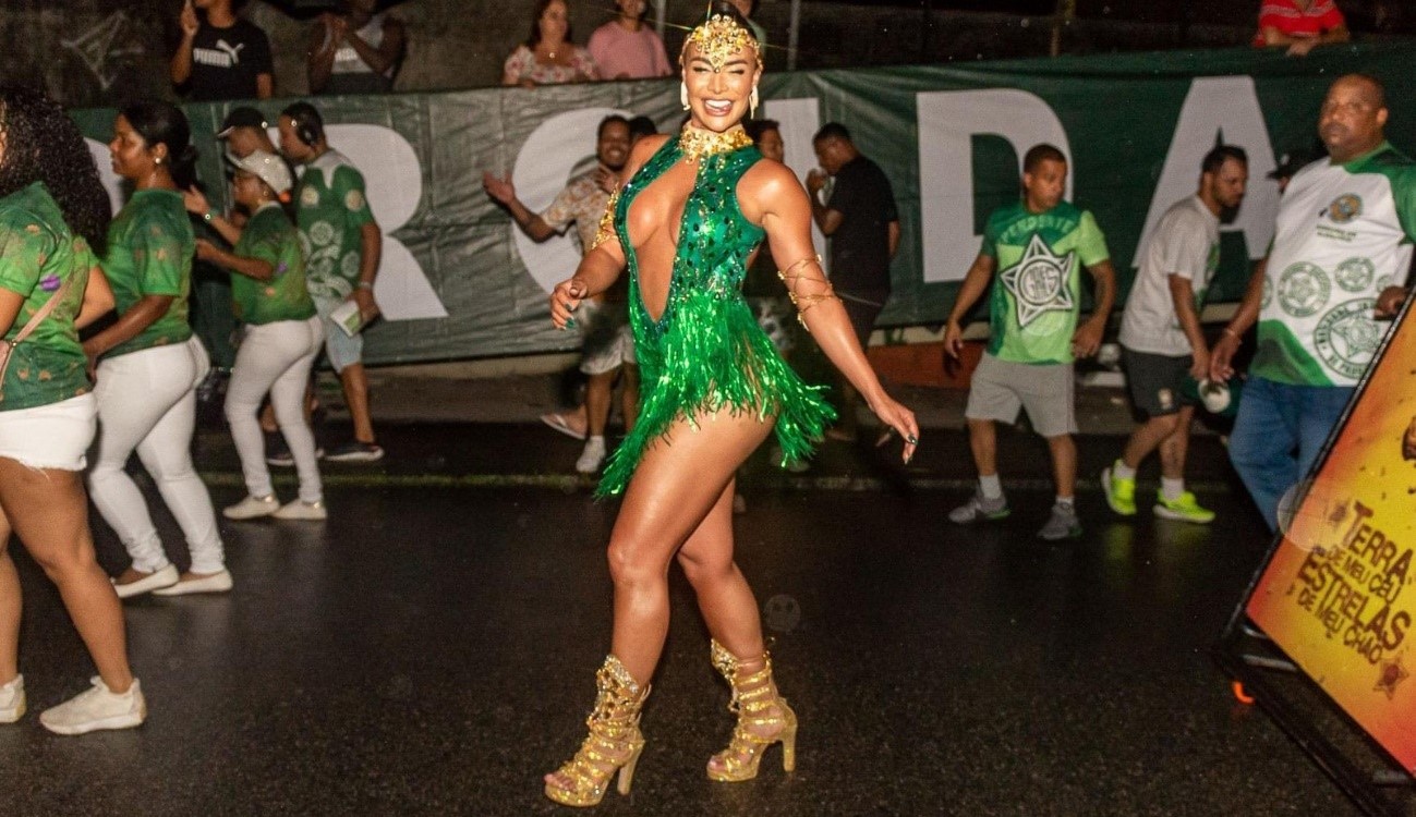  Aline Mineiro estreia no carnaval como musa da Mocidade Independe