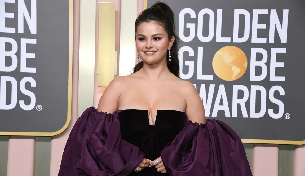 Selena Gomez faz live no Instagram respondendo críticas gordofóbicas