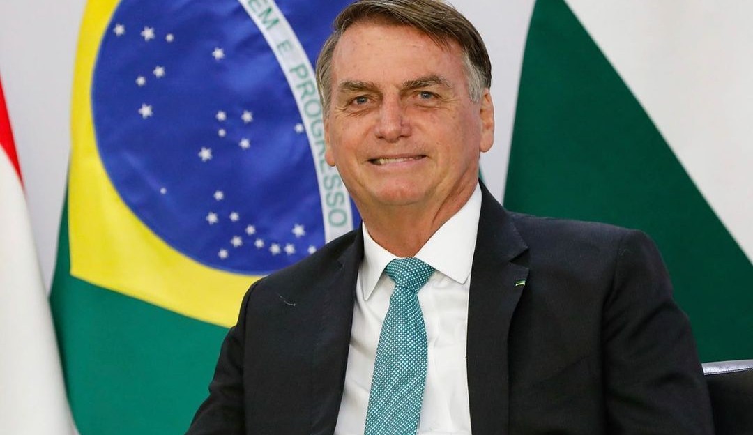 Cartão corporativo usado por Bolsonaro possui gastos com remédios, guloseimas e combustível