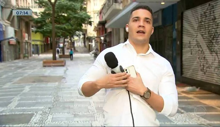 Ladrão tenta roubar repórter em frente às câmeras em São Paulo