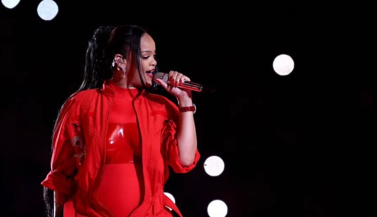 Rihanna entrega show de tirar o fôlego no Super Bowl
