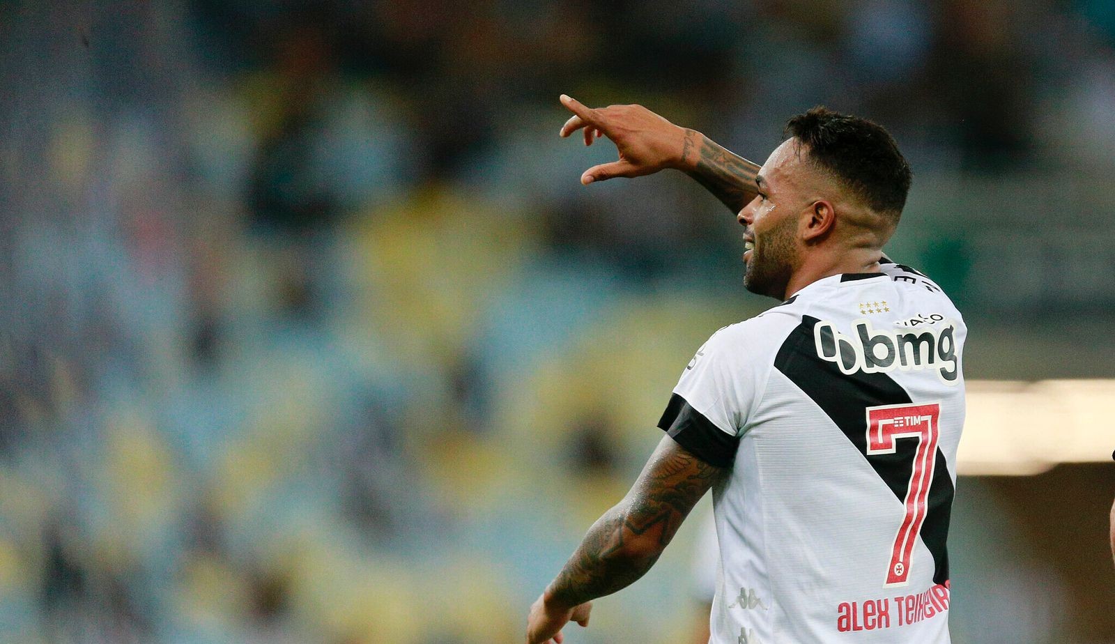 Vasco vence Botafogo e entra no G-4 do Campeonato Carioca