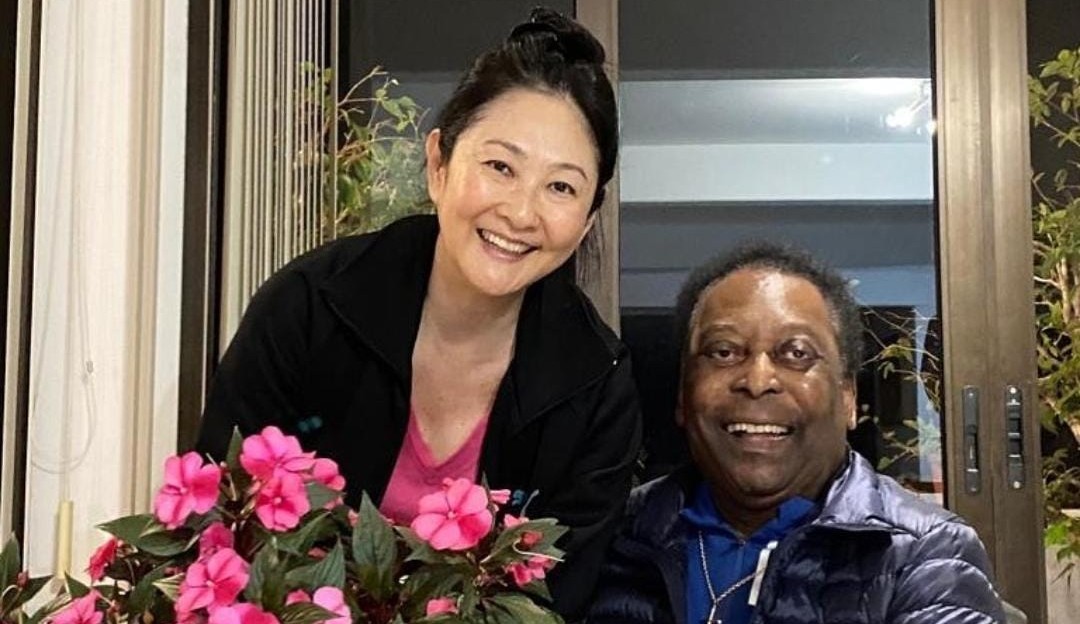 Márcia Aoki, viúva de Pelé, dá primeira entrevista após a morte do jogador