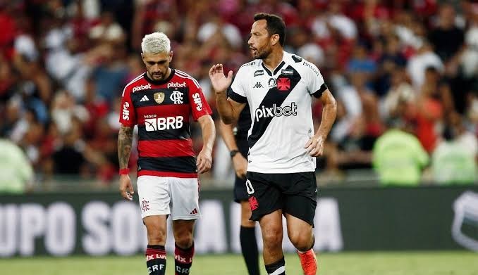 Flamengo sai em vantagem contra Vasco em jogaço da semifinal do Carioca