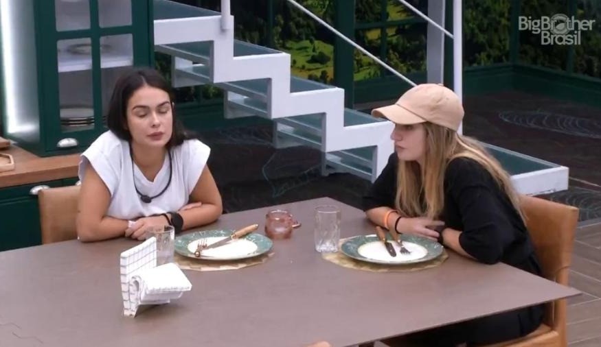 Bruna e Larissa conversam sobre mudança na relação entre Alface e Amanda