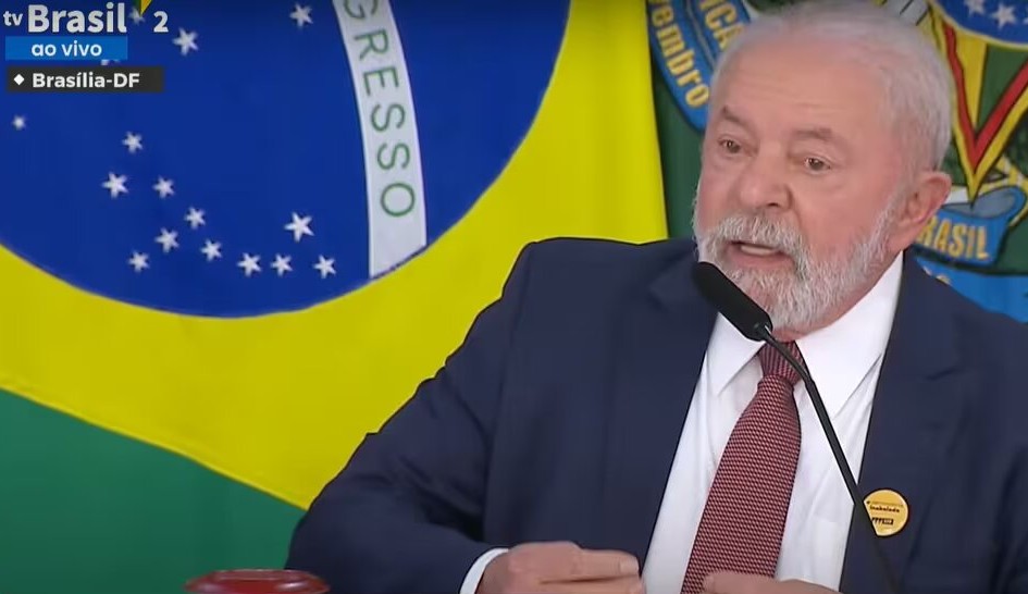 Após fala preconceituosa, Lula se desculpa com pessoas deficientes 