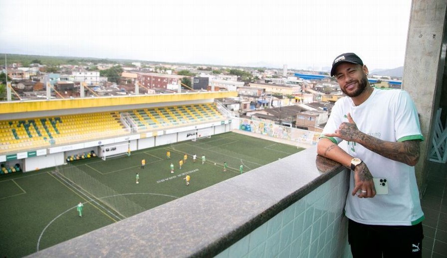 Instituto de Neymar divulga terceiro leilão beneficente