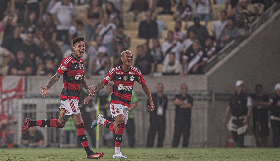 Flamengo atropela Vasco no Maracanã e chega à quinta posição do Brasileirão