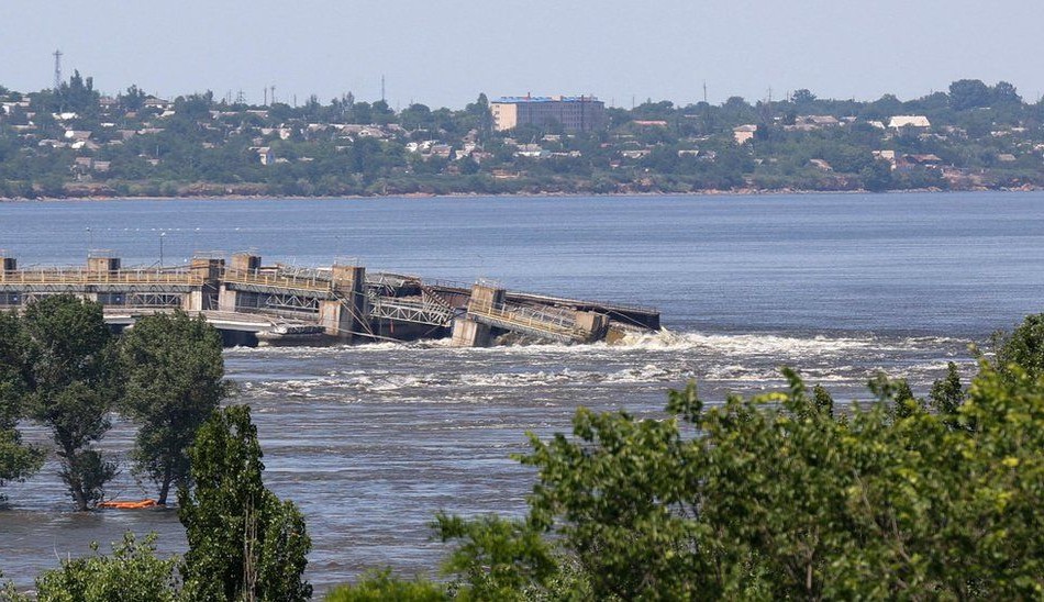 Rompimento de barragem na Ucrânia obriga 2 mil pessoas a se realocarem