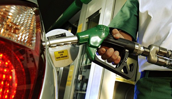 Preço da gasolina é reduzido para as distribuidoras em decisão da Petrobras