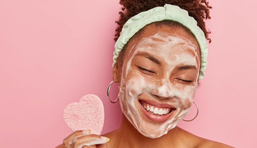 Skincare: Conheça a rotina para ter uma pele bonita e saudável