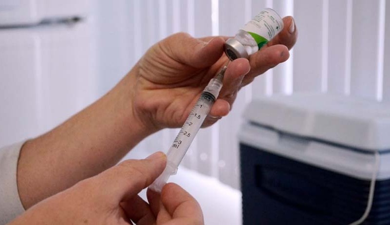 Vacina contra dengue começa a ser aplicada em clínicas particulares nesta semana