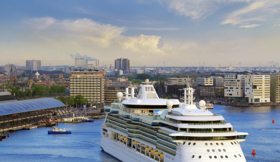 Amsterdã proíbe navios de cruzeiro na cidade