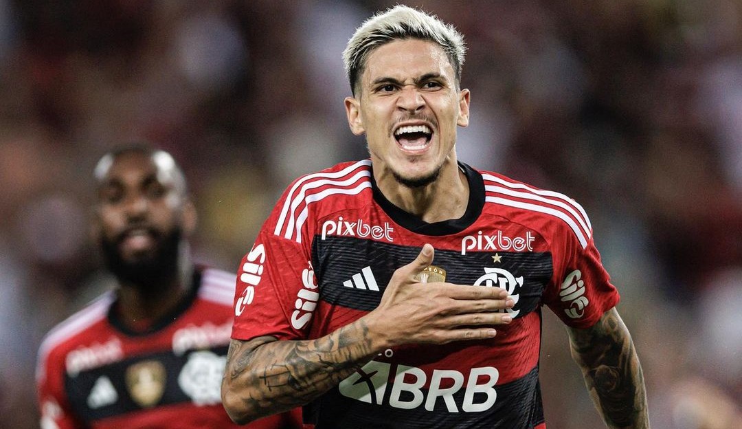 Pedro sofre punição do Flamengo e não participa de treinamento por dores no rosto