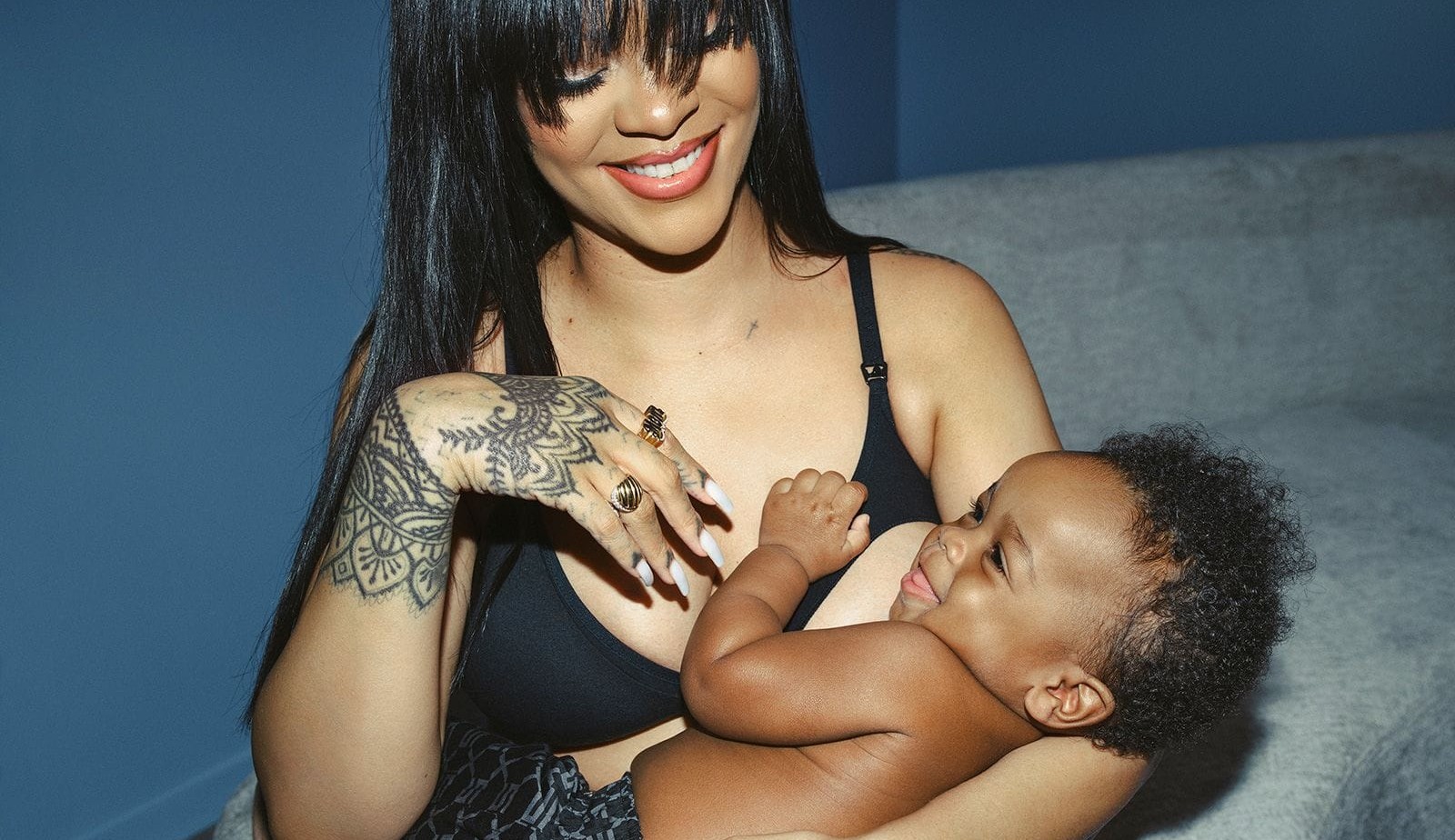Rihanna lança nova coleção de lingerie para mamães e sutiã para fase de amamentação