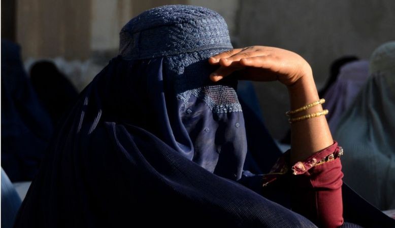 Relatório da ONU revela aumento nos casos de suicídio entre mulheres afegãs