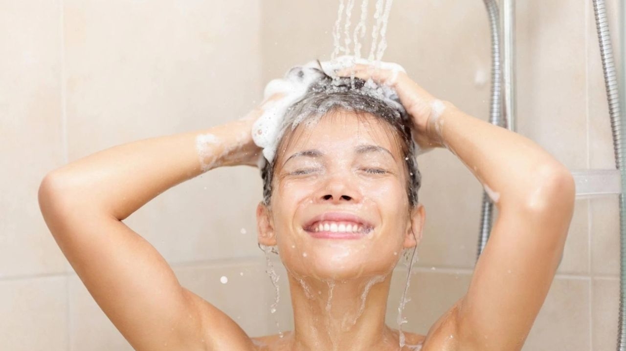 Saiba a frequência certa de lavagem para manter o cabelo sempre saudável