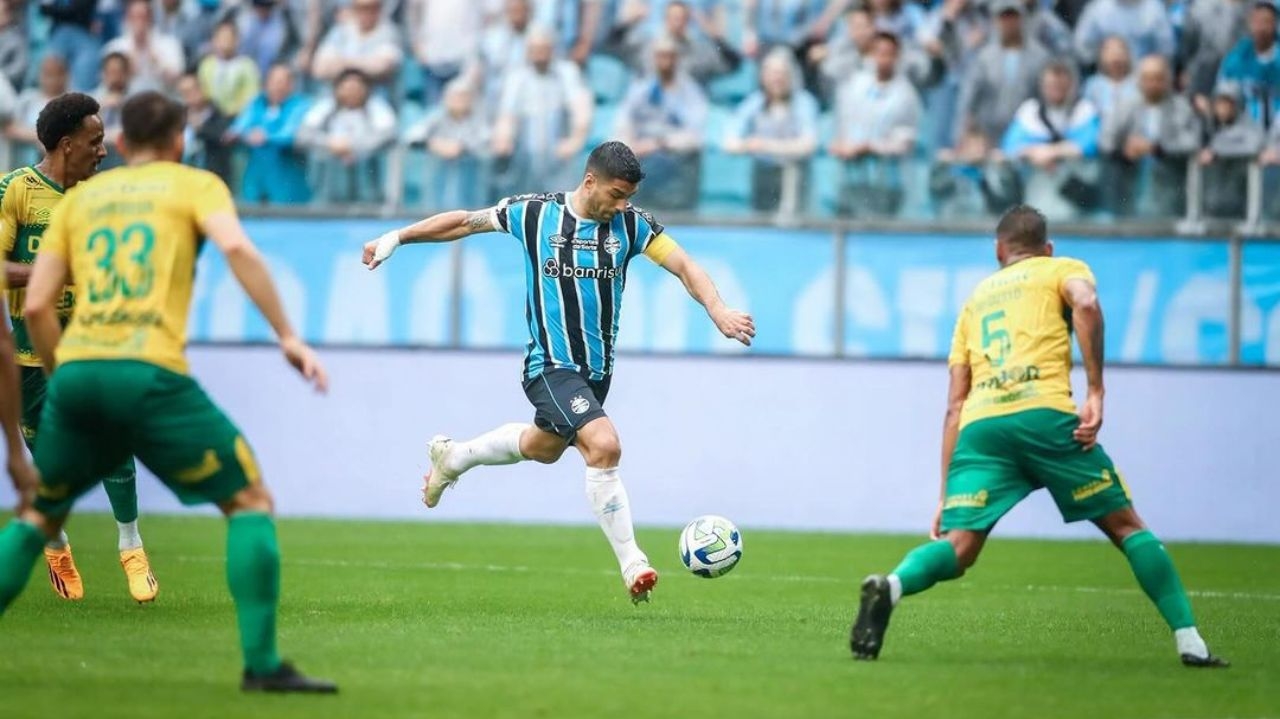 Suárez marca outra vez e garante vitória do Grêmio sobre o Cuiabá