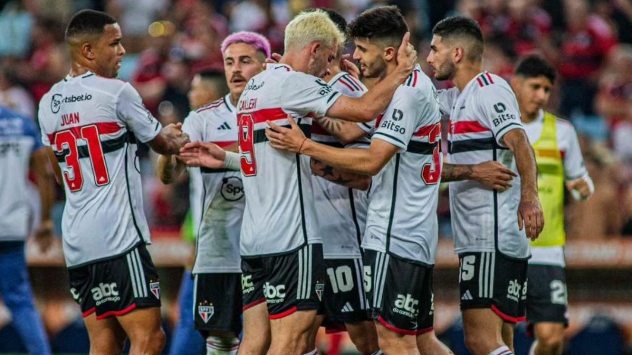 São Paulo ganha e sai na frente do Flamengo rumo a Copa do Brasil